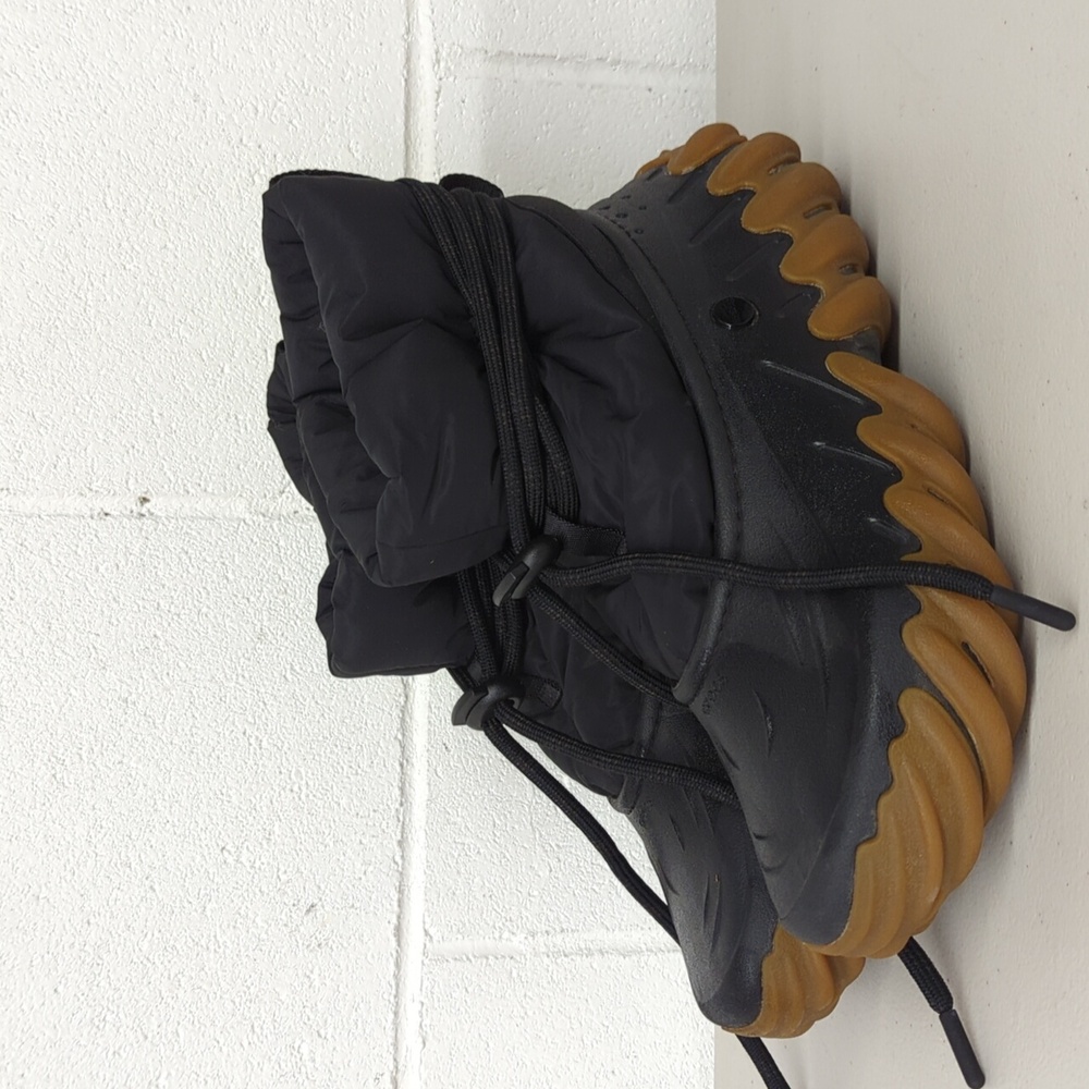 Crocs faux fur echo puffy boots sz m10 w12 black brown  zig zag waterproof